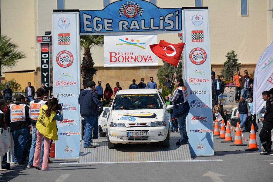 Yonca Güngör - Funda Oral 2014 Ege Rallisi start takında