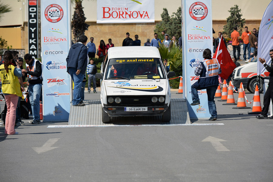 Nurhan Adıgüzel - Esin Şener 2014 Ege Rallisi start takında