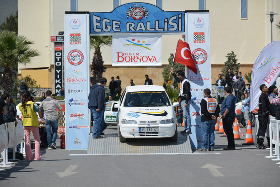 Burak Güngör - Engin Uslu 2014 Ege Rallisi start takında